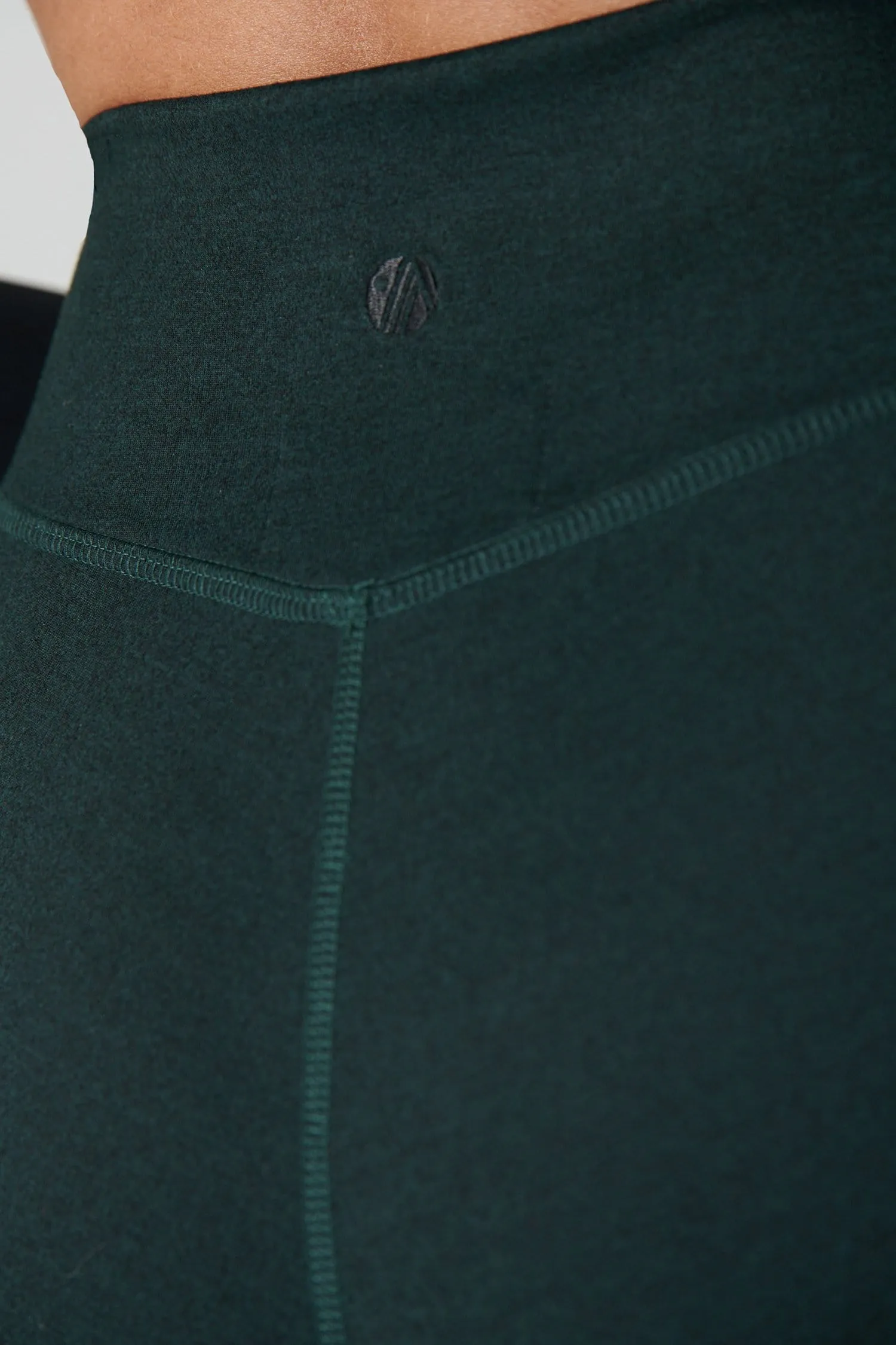 Premium Thermal Outdoor Leggings in Forest Green - Perfect for Cold Weather Adventures