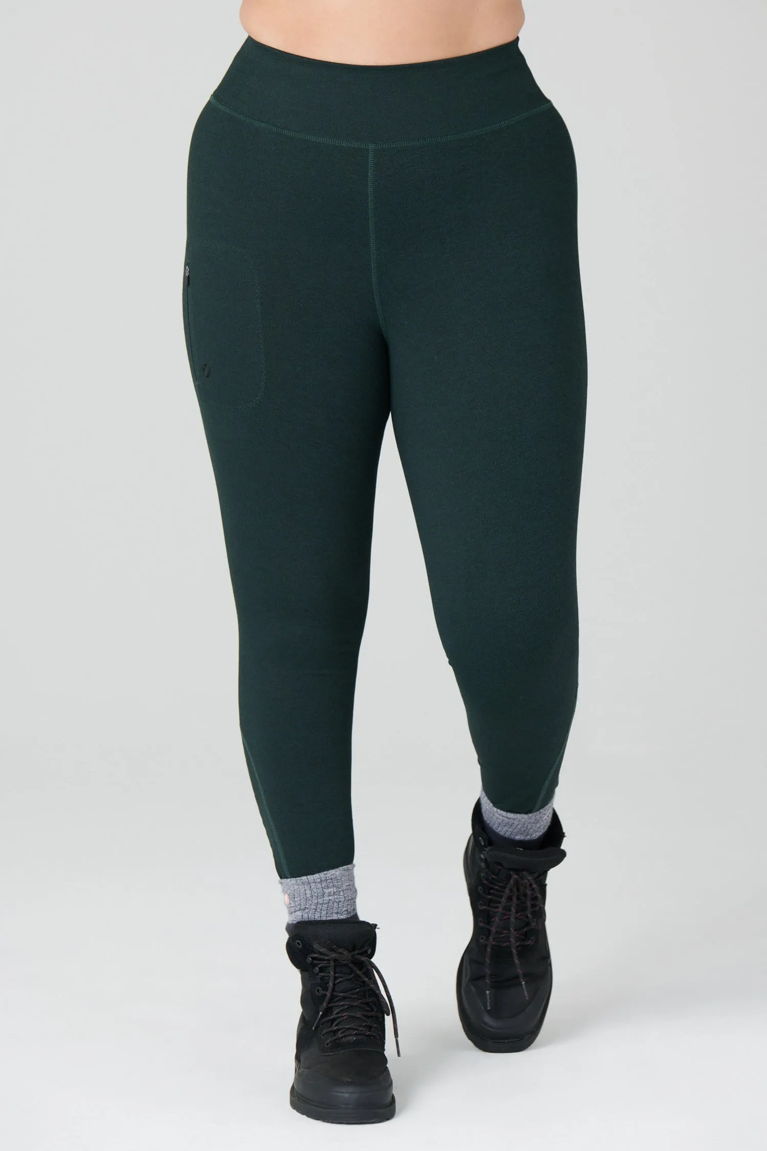 Premium Thermal Outdoor Leggings in Forest Green - Perfect for Cold Weather Adventures